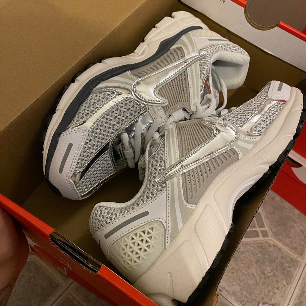 Nike Women's Shoes in Silver and White vomero 5